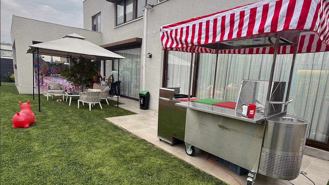 carrito de comida y hamburguesas y lomitos para fiesta, aniversario cumpleaños, matrimonios y eventos