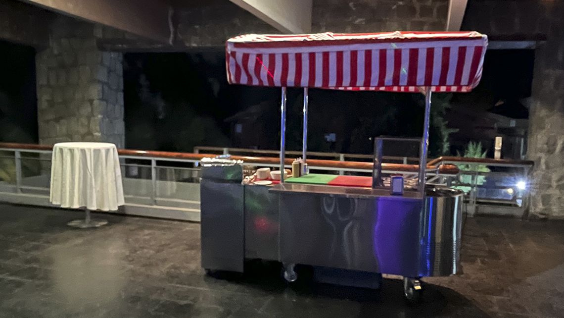 carrito de comida y hamburguesas y lomitos para fiesta, aniversario cumpleaños, matrimonios y eventos