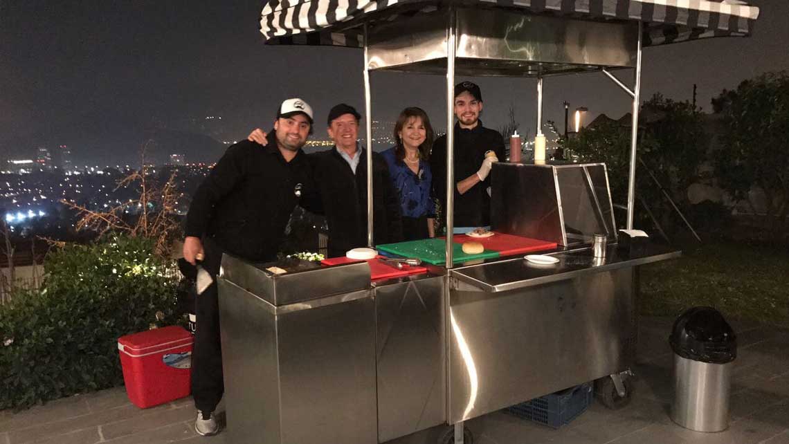 carrito de comida y hamburguesas y lomitos para fiesta, aniversario cumpleaños, matrimonios y eventos